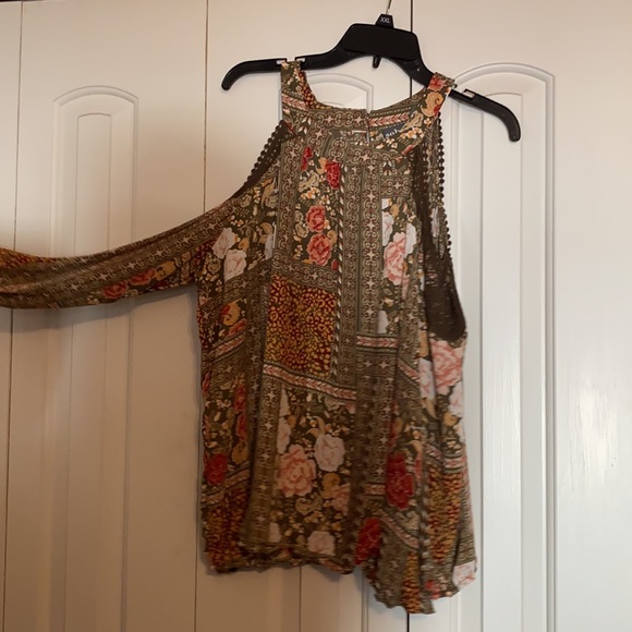 Cold Shoulder Top - Picture 2 of 2